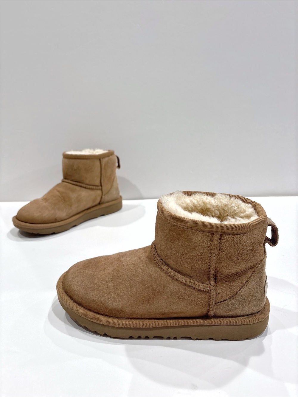 UGG Girls Classic Mini II Boots Size 2 Chestnut Suede Shearling Cozy Kidcore